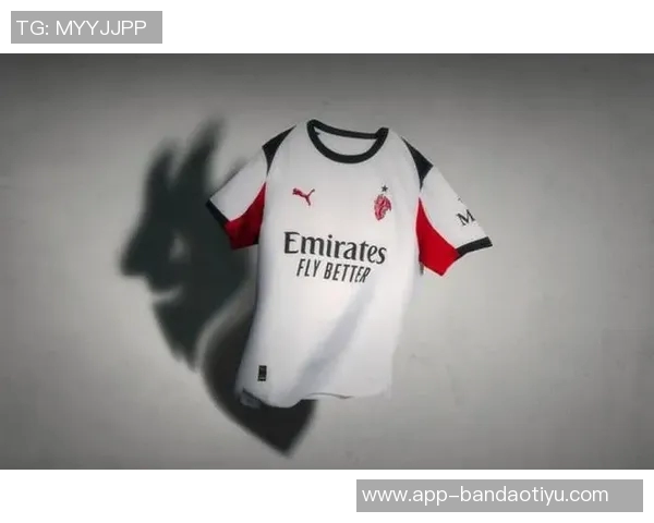 利物浦推出全黑复刻球衣向1995-96赛季客场球衣致敬 利物浦推出全黑复刻球衣向1995-96赛季客场球衣致敬