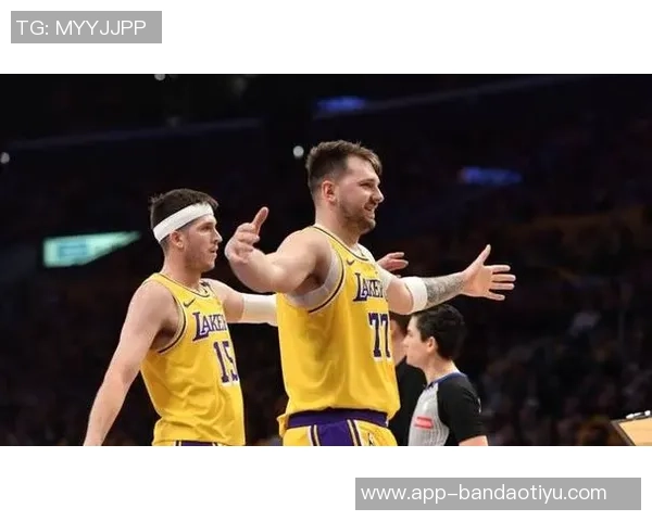 出里夫斯交易传闻引发热议霍华德推荐字母哥东契奇詹姆斯组合 出里夫斯交易传闻引发热议霍华德推荐字母哥东契奇詹姆斯组合